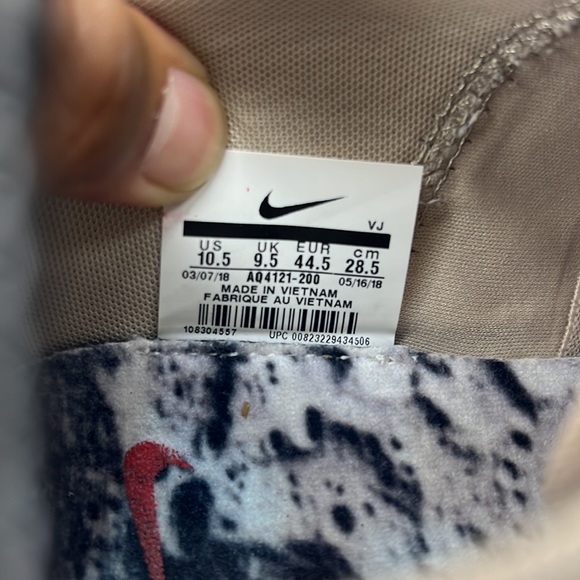 Nike Moon Racer String
Size 10.5
String/Black-Sail-Volt - Picture 6 of 9